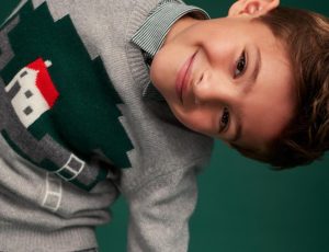 Young boy wearing Il Gufo Christmas Christmas jumper