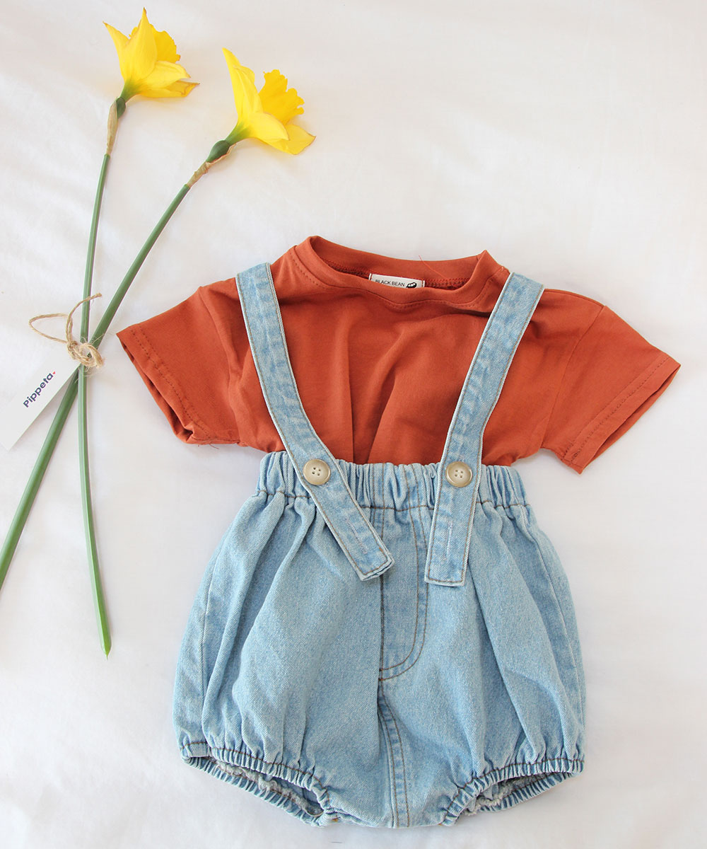 Pippetta blue dungaree shorts and red shirt