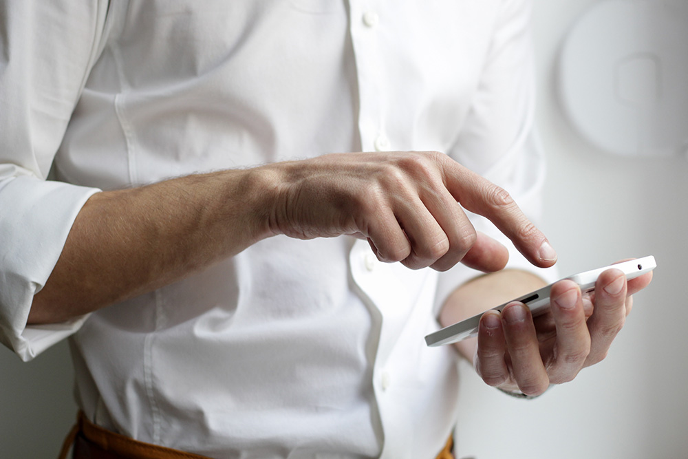 A man using his phone - free expert advice