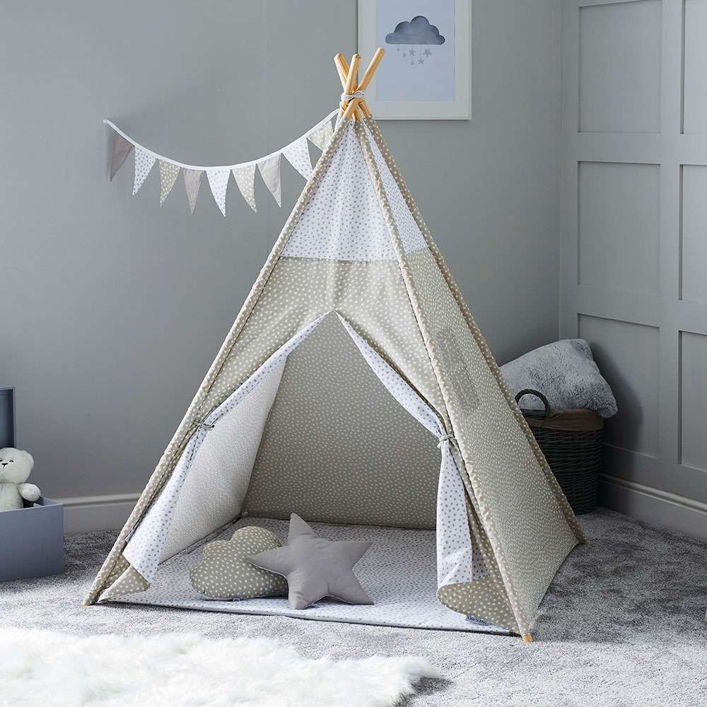 Soft material teepee with star cushings