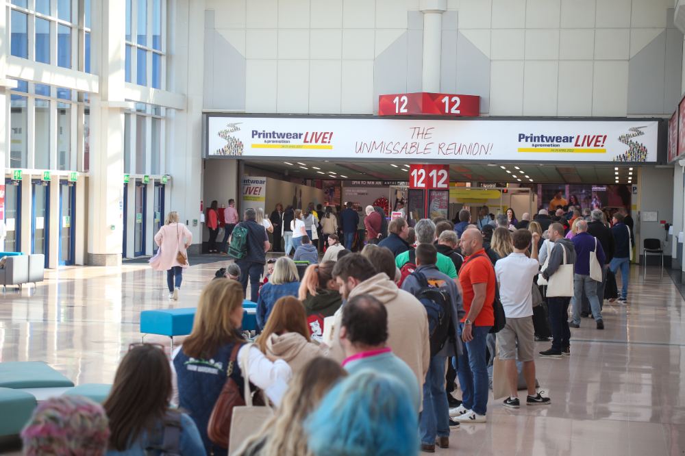 Visitors queuing at the entrance of Printwear & Promotion LIVE! 2022