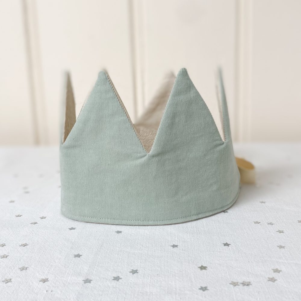Children's green fabric crown 
