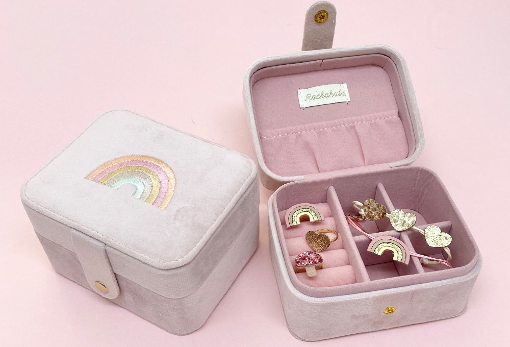 Children's jewellery boxes containing children's jewellery