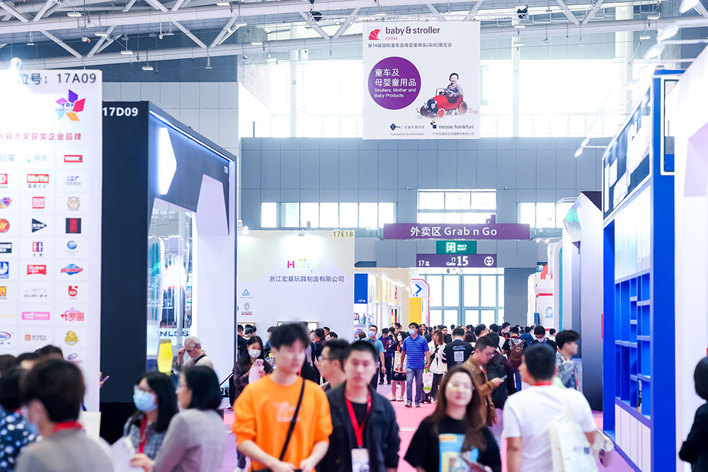 A busy aisle full of visitors at Baby & Stroller China