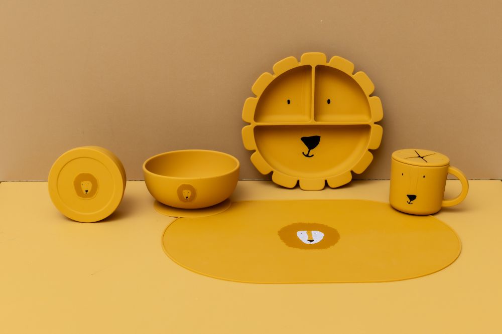 A set of children's lion themed tableware by Trixie