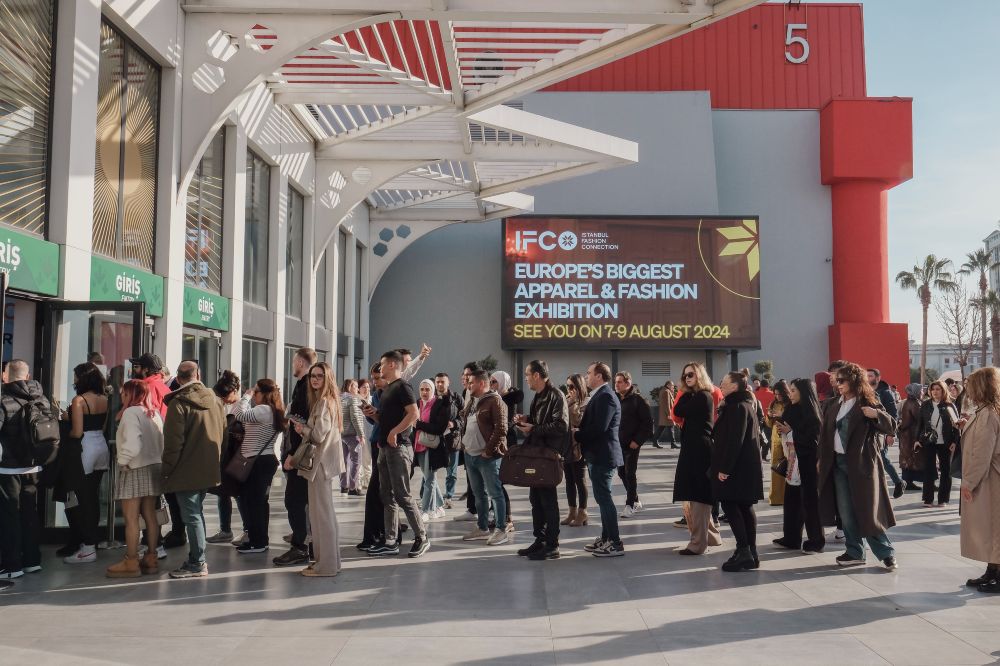Visitors queueing outside the IFCO Istanbul Fashion Connection exhibition hall
