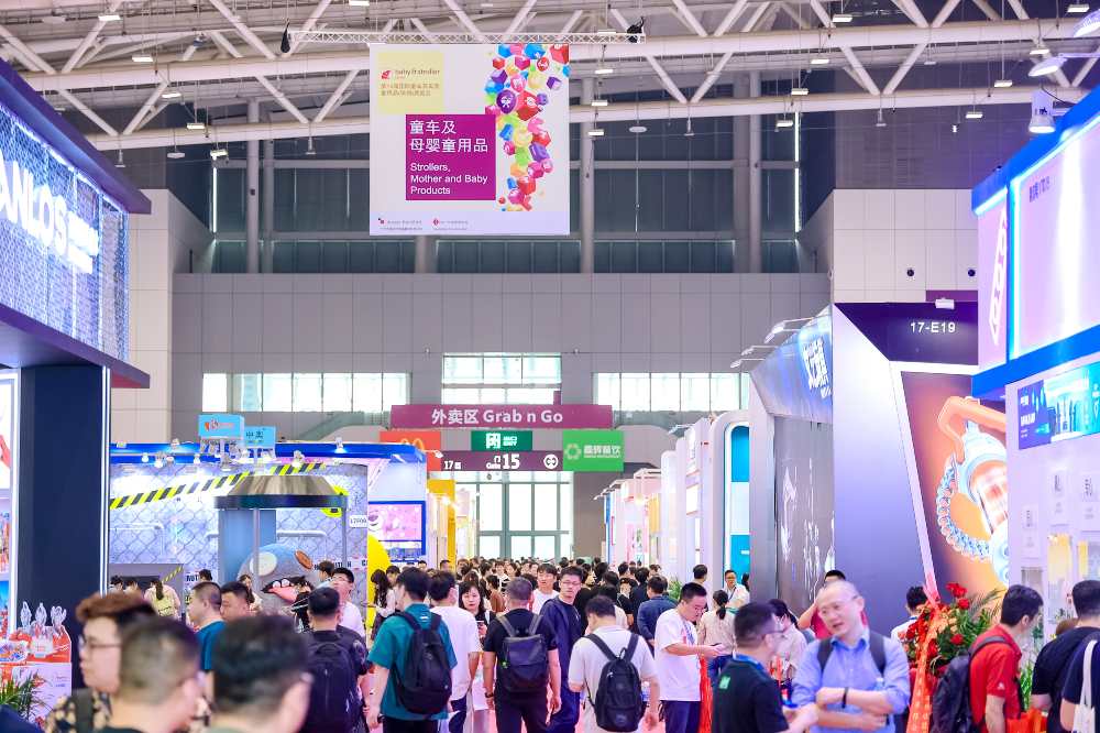 People in the halls of Baby & Stroller China