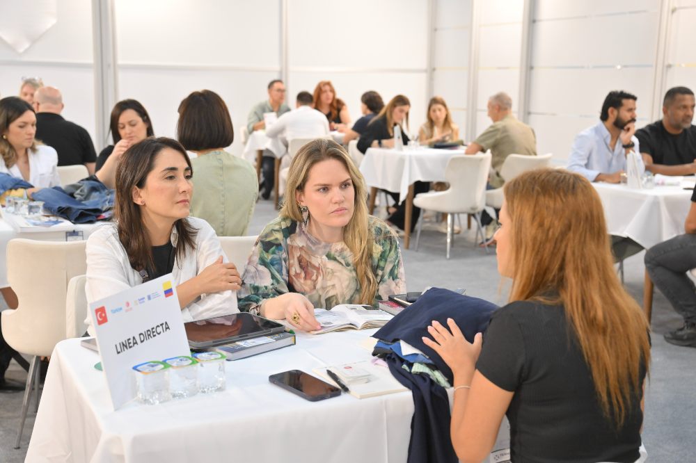 People sat at a table looking at fabrics at Texhibition Istanbul