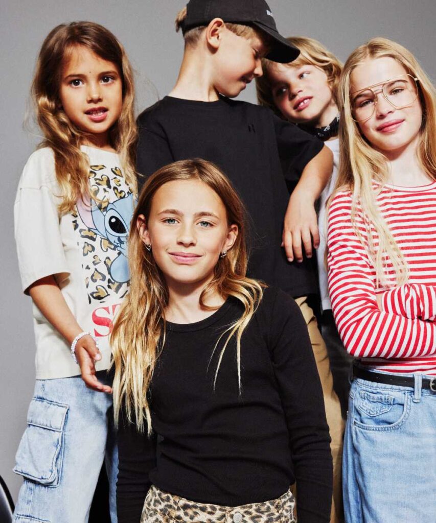 A group of children in Name It clothing by Bestseller 
