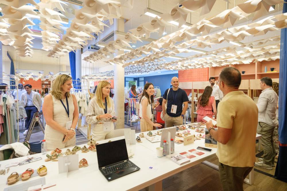 People talking on children's fashion stands at FIMI Boutique