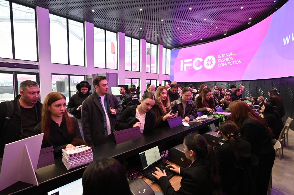 People registering to enter the IFCO Istanbul Fashion Connection trade show
