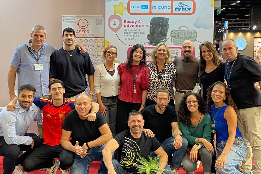 The ASEPRI team stood and sat together at Kind + Jugend in Cologne